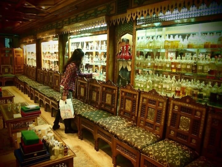 Shopping in Cairo’s Bazaars—What to Buy 5 Egyptian Perfumes And Essential Oils Shop